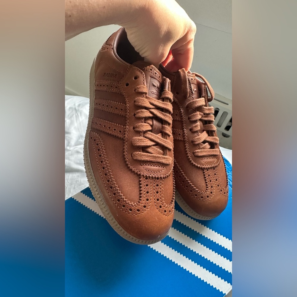 Men size 6.5 / Woman  size 7.5  samba camel adidas sneakers brand new